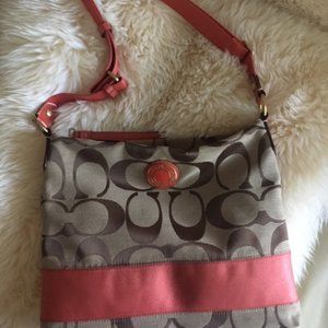 Coach shoulder bag/fabric with leather and brass accents